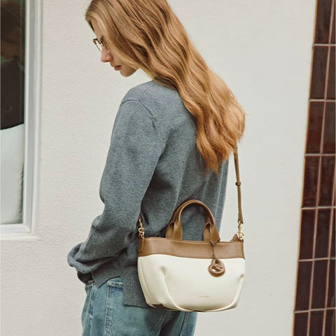 Bolsa Tiracolo Feminina Pequena de Couro Bege Croissant