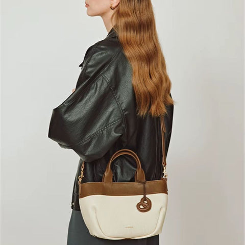 Bolsa Tiracolo Feminina Pequena de Couro Bege Croissant