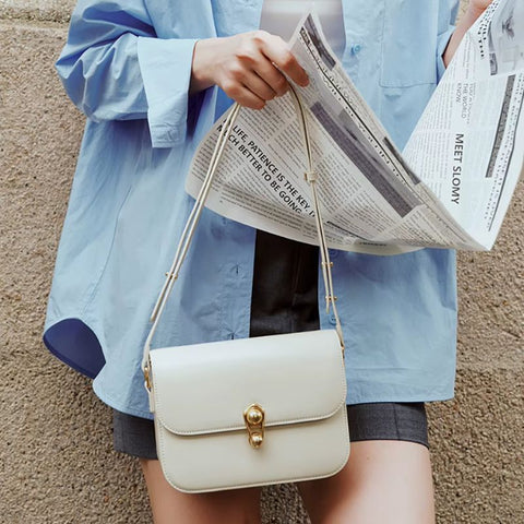 Bolsa Tiracolo Feminina Pequena de Couro Branca Anarri