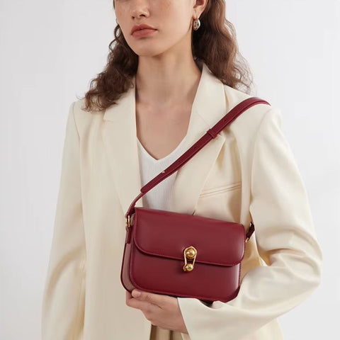 Bolsa Tiracolo Feminina Pequena de Couro Vinho Anarri