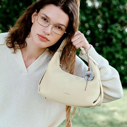 Bolsa Transversal Bege Feminina Pequena de Couro Margarida