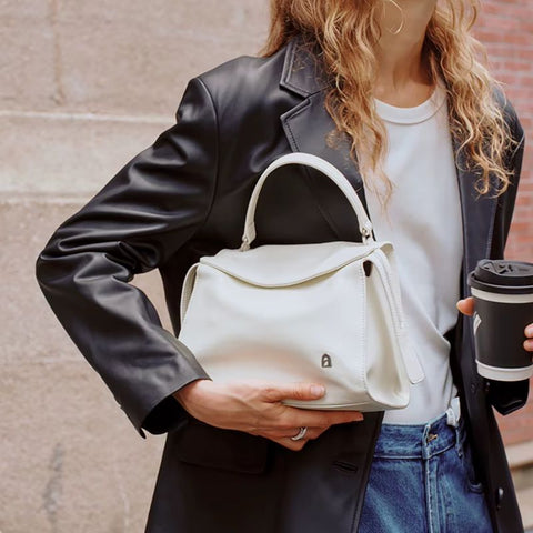 Bolsa Transversal Feminina Média de Couro Branca Gabi